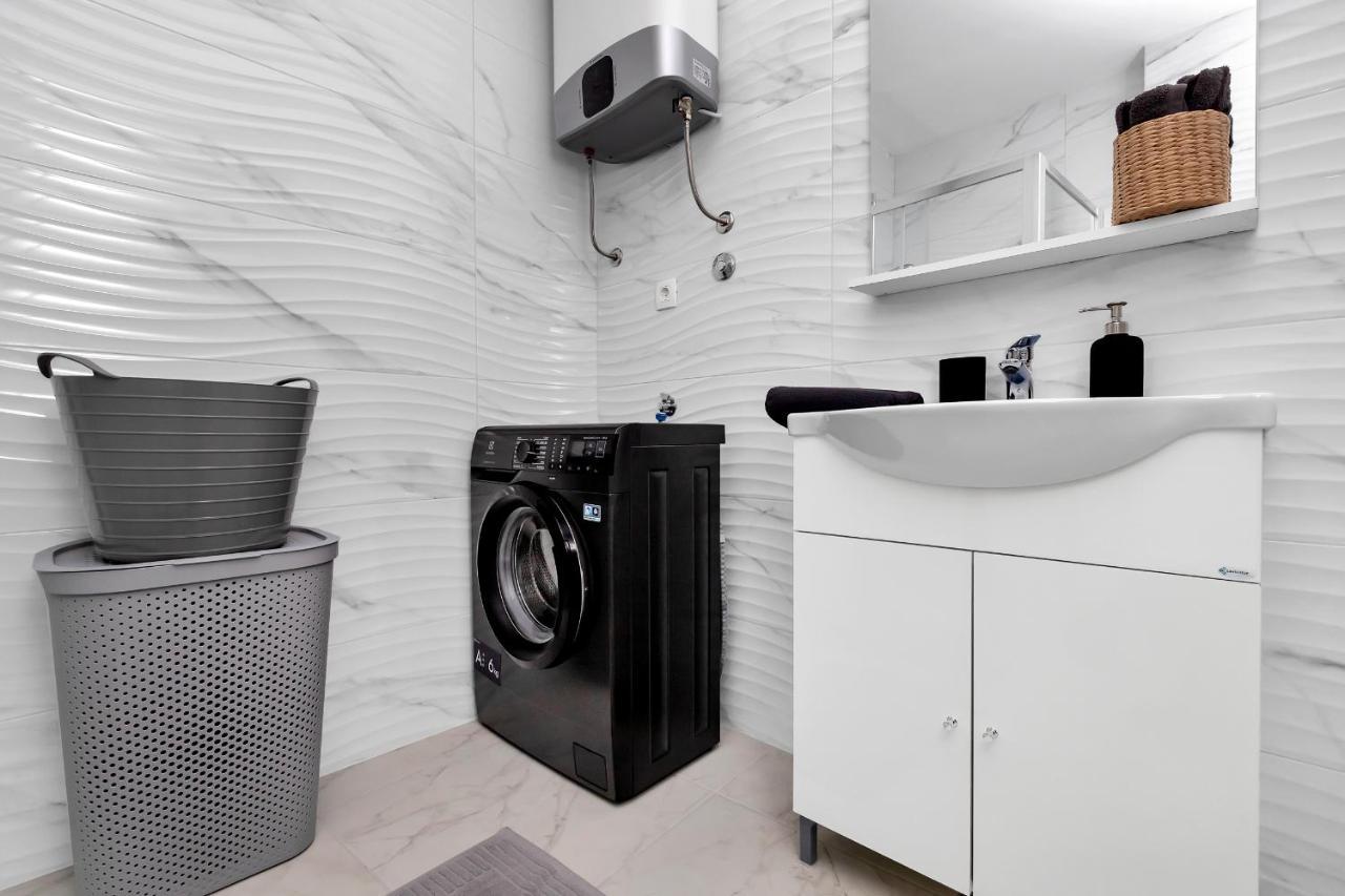 Apartment Lotte With Private Pool In The City Center! Макарска Экстерьер фото