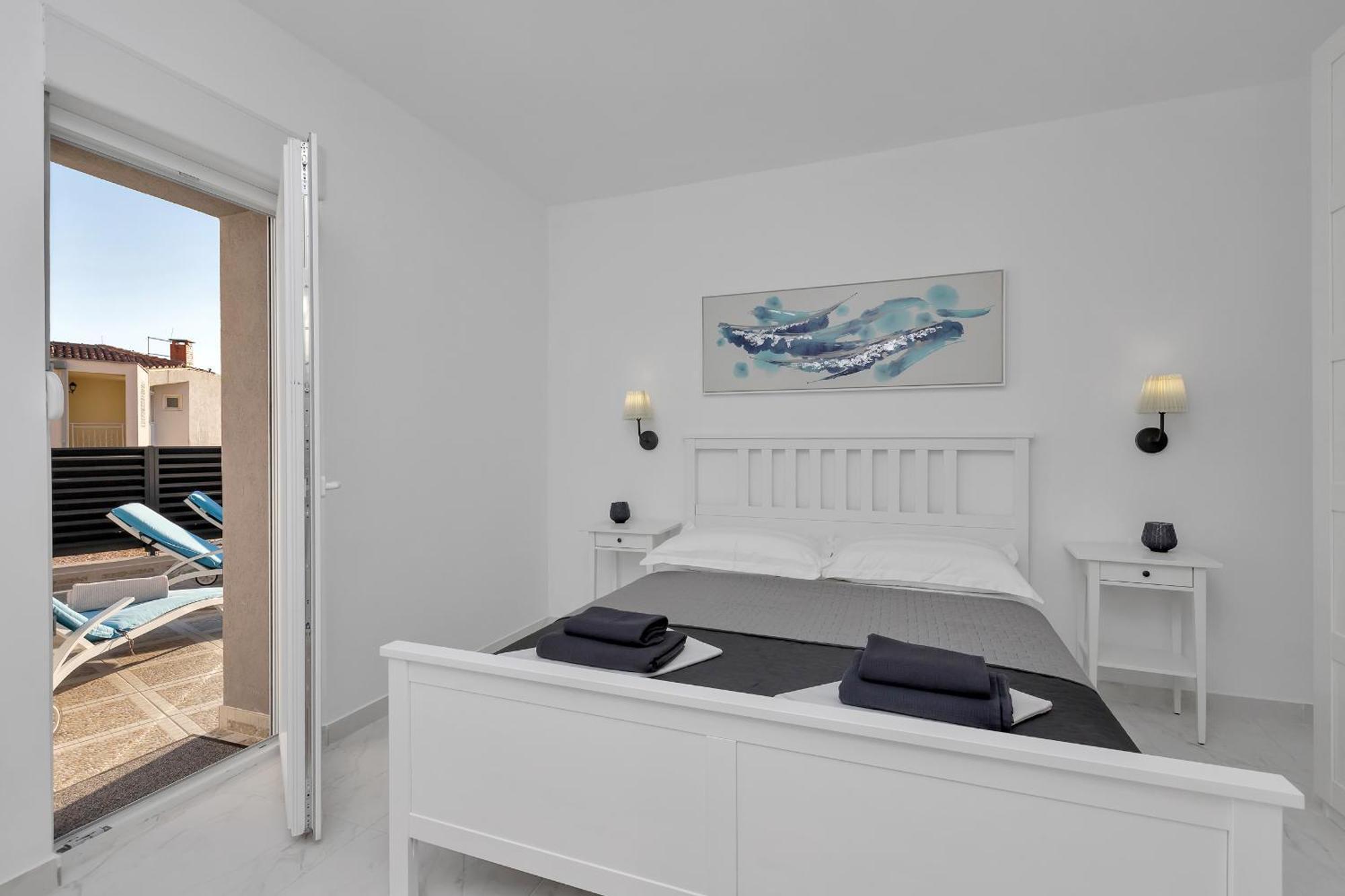 Apartment Lotte With Private Pool In The City Center! Макарска Номер фото